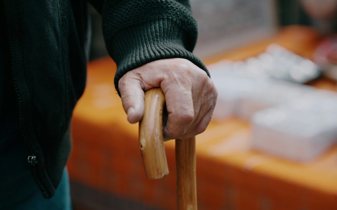 Is Acupuncture Safe for Older People? What Families Should Check First